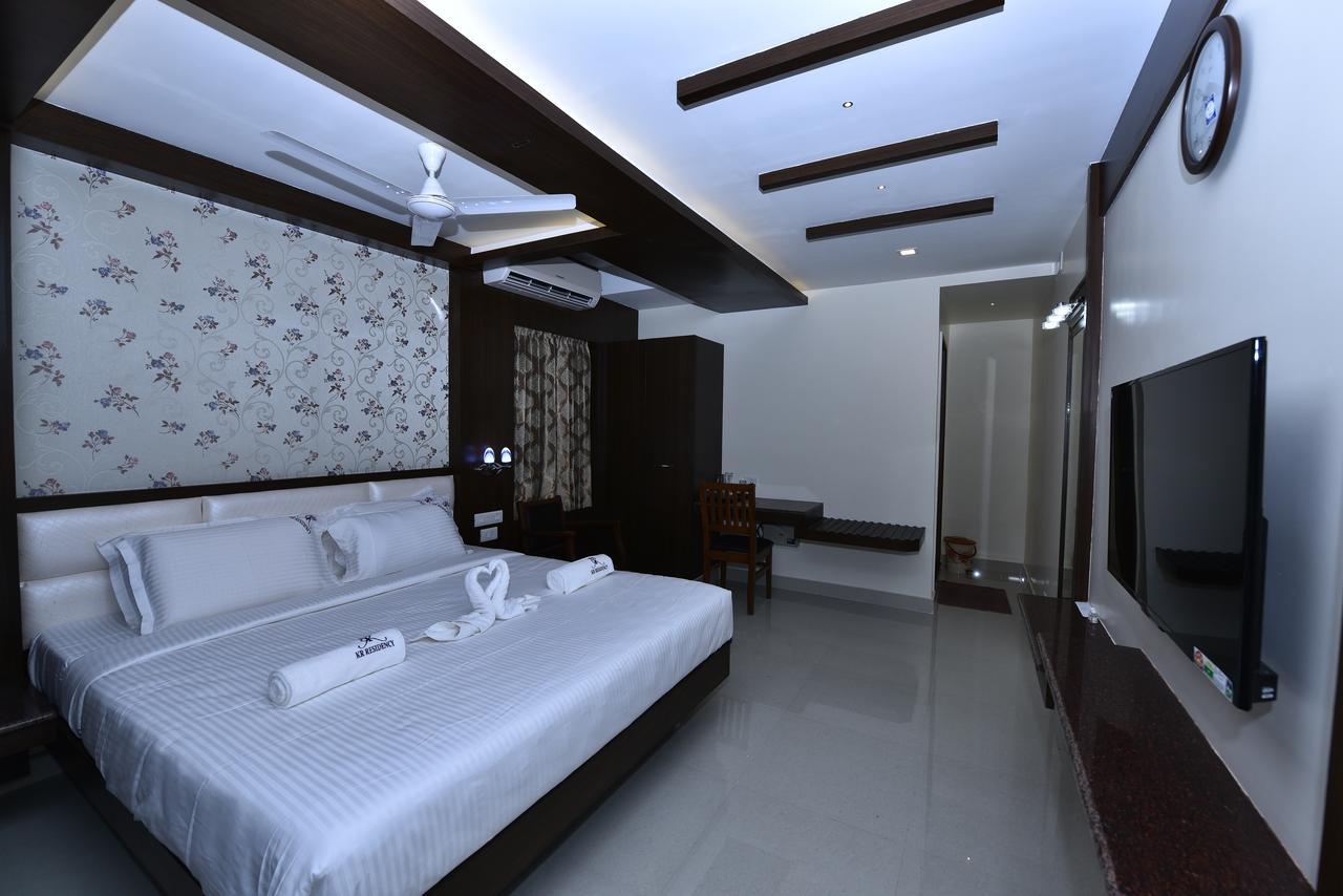Kr Residency Hotel Kānādukāttān Bagian luar foto