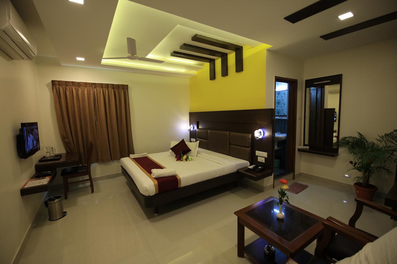 Kr Residency Hotel Kānādukāttān Bagian luar foto