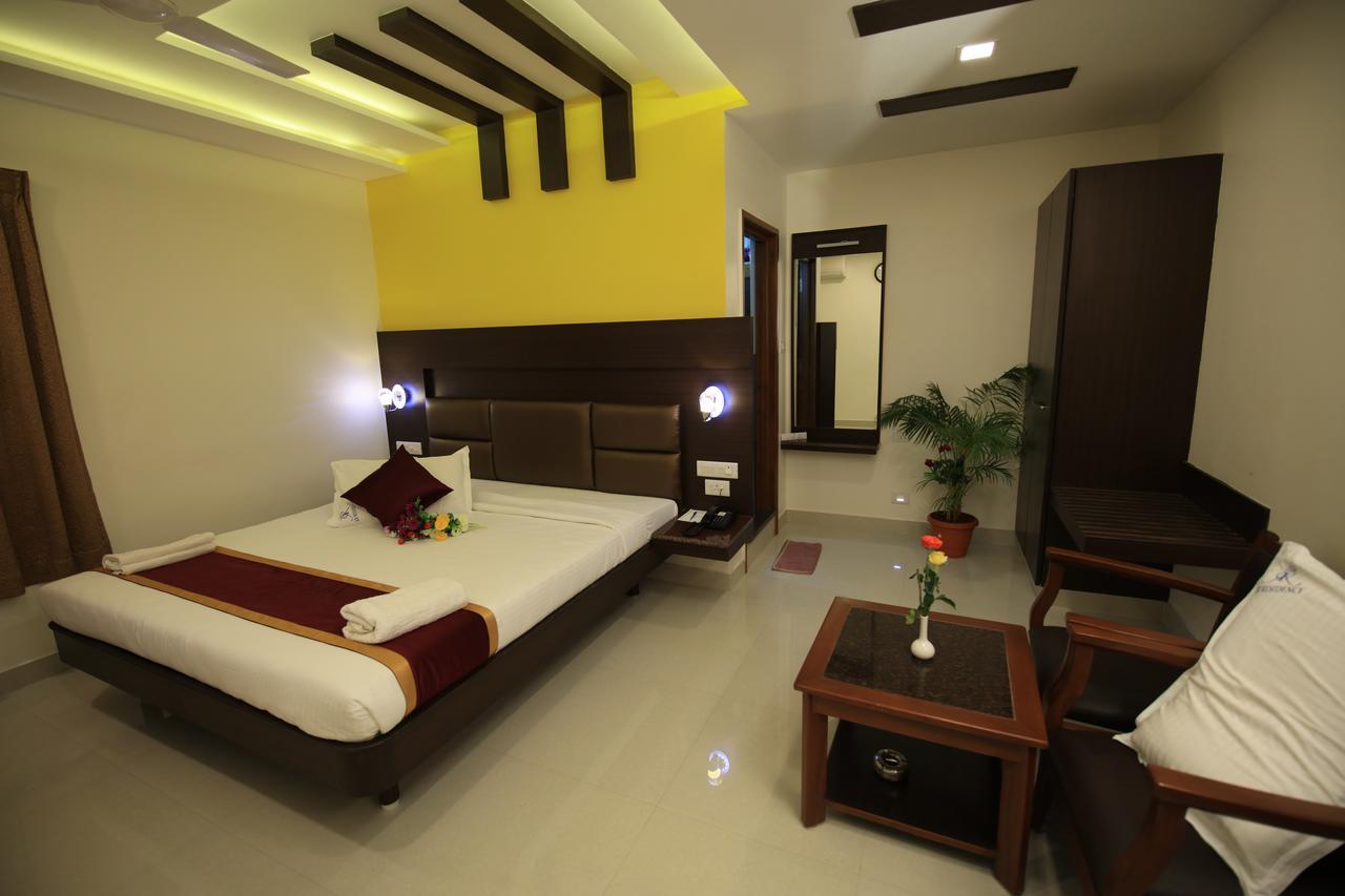 Kr Residency Hotel Kānādukāttān Bagian luar foto
