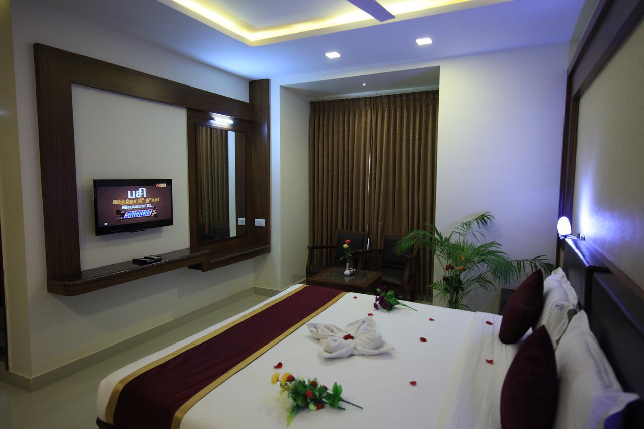 Kr Residency Hotel Kānādukāttān Bagian luar foto
