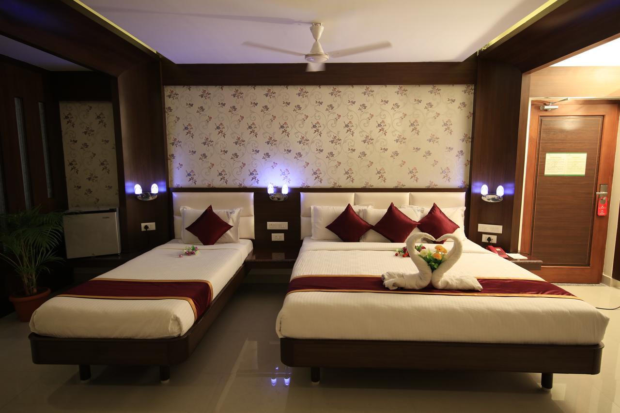 Kr Residency Hotel Kānādukāttān Ruang foto