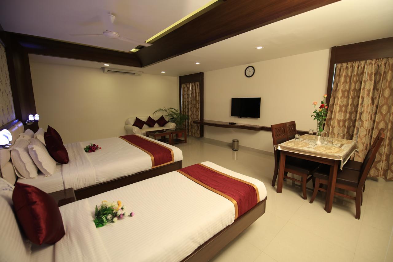 Kr Residency Hotel Kānādukāttān Bagian luar foto