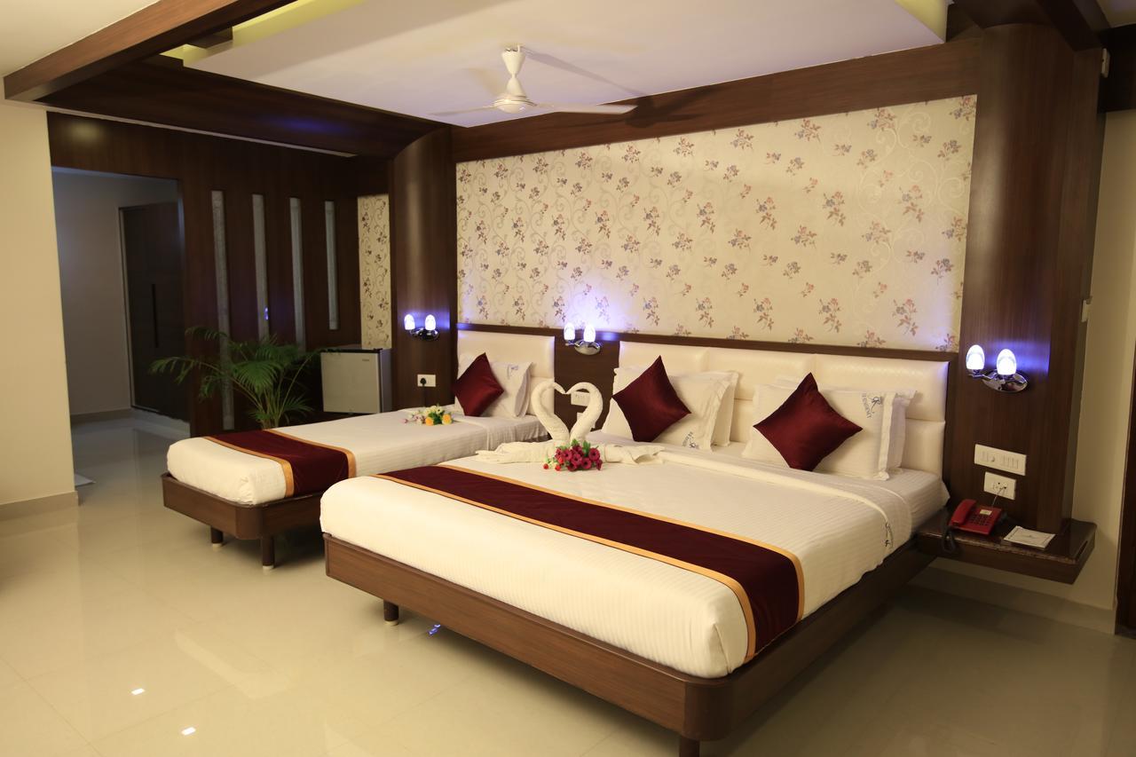 Kr Residency Hotel Kānādukāttān Bagian luar foto